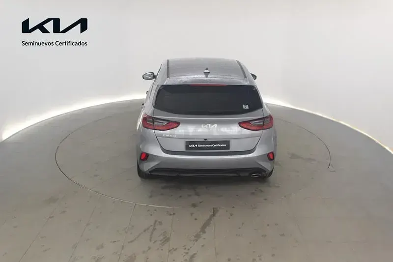 Usado Kia Ceed 100 CV (73 kW) 2024 Gris / plata Utilitario