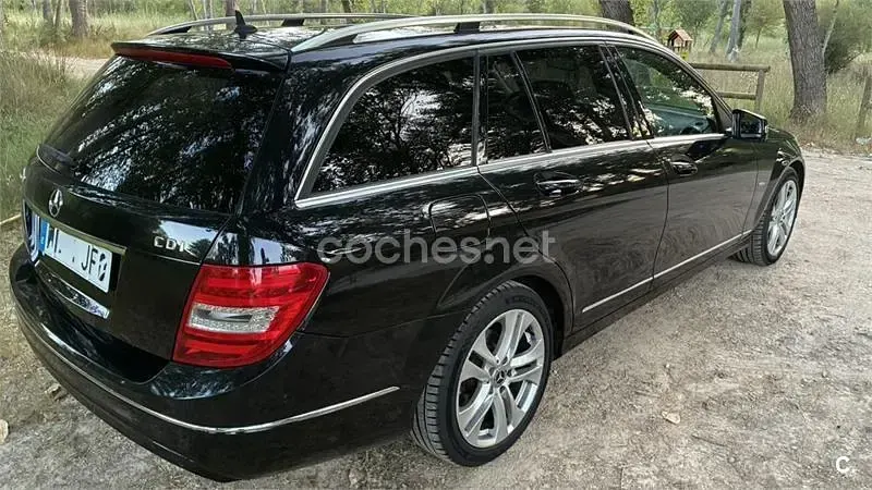 Usado Mercedes C200 Avantgarde 136 CV (100 kW) 2011 Negro Familiar