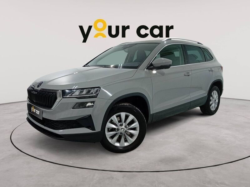 Gris Usado 2022 Skoda Karoq Ambition SUV | 21.900 € (Un poco caro) - Imagen 1/4
