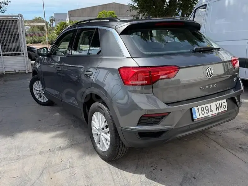 Usado VW T-Roc Advance 116 CV (85 kW) 2018 Gris / plata SUV