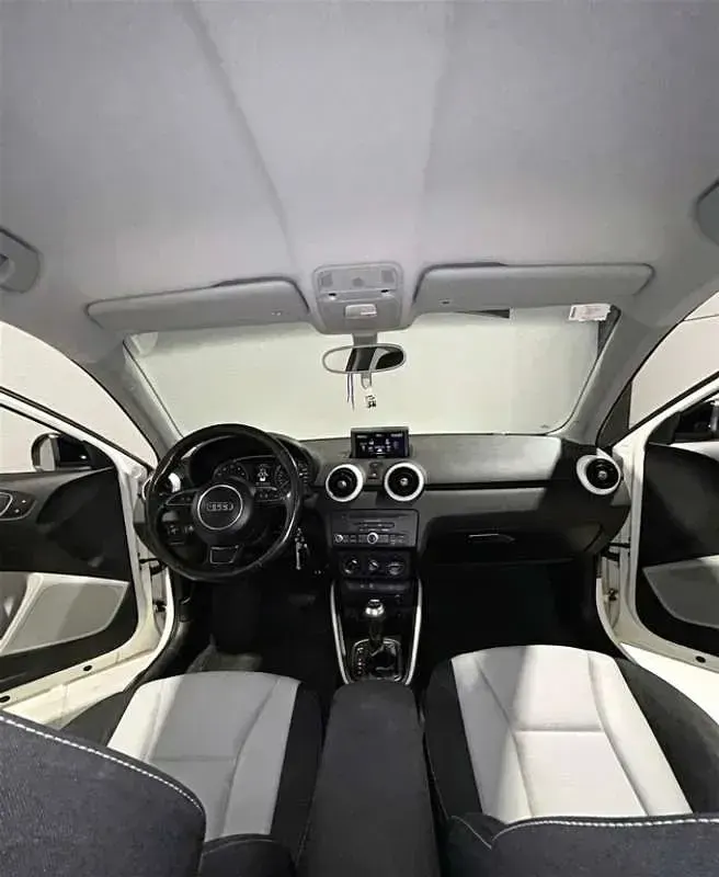 Usado Audi A1 Attraction 122 CV (89 kW) 2012 Beige Utilitario