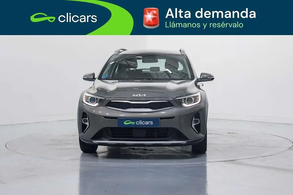 Usado Kia Stonic 120 CV (88 kW) 2023 Gris SUV