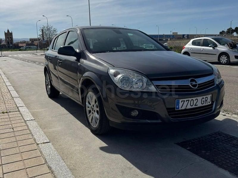 Usado Opel Astra Enjoy 90 CV (66 kW) 2008 Gris / plata Berlina