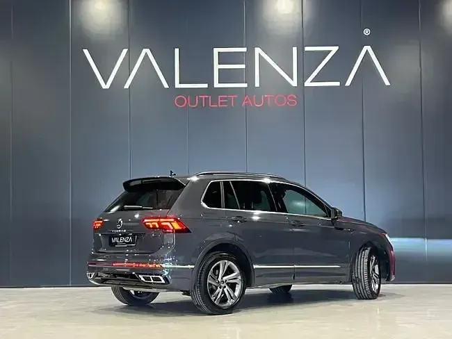 Usado VW Tiguan R-line 190 CV (139 kW) 2023 Gris SUV