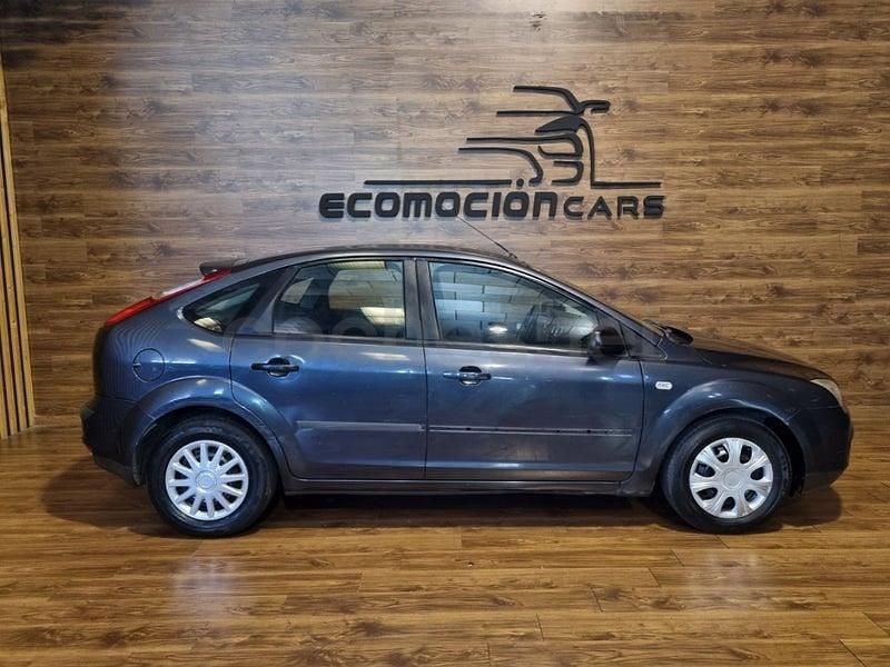 Usado Ford Focus Ambiente 90 CV (66 kW) 2006 Gris / plata Berlina