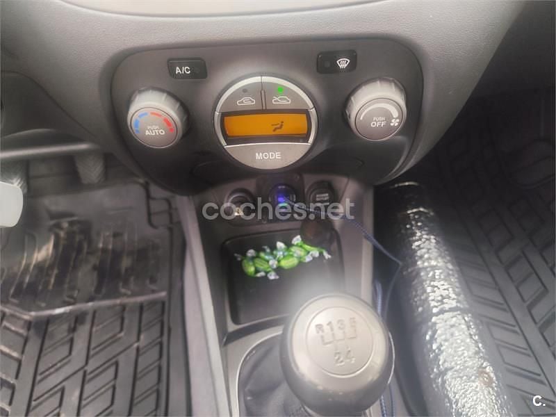 Usado Kia Rio 110 CV (80 kW) 2007 Azul Berlina