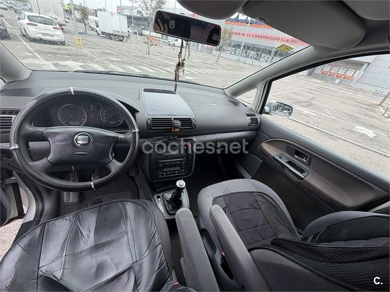 Usado Seat Alhambra Stella 115 CV (84 kW) 2004 Gris / plata Monovolumen