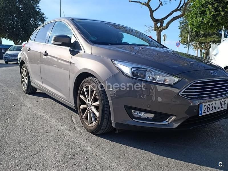 Usado Ford Focus Titanium 120 CV (88 kW) 2015 Gris / plata Berlina