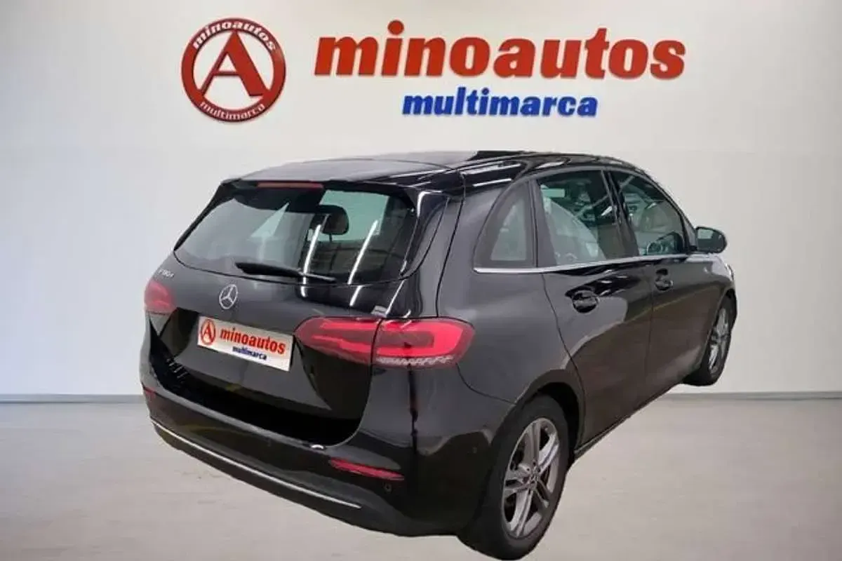 Usado Mercedes B180 Business 116 CV (85 kW) 2020 Negro Utilitario