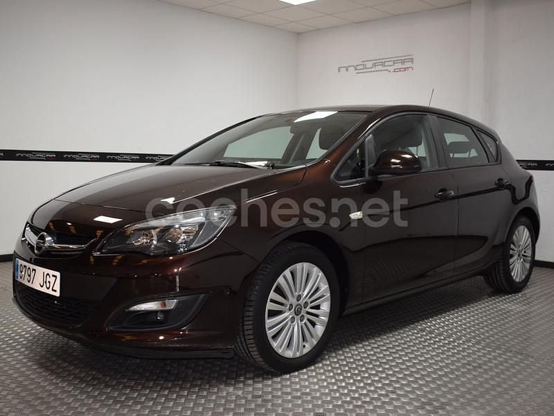 Marrón Usado 2015 Opel Astra Excellence Berlina | 9900 € (Buen precio) - Imagen 1/4