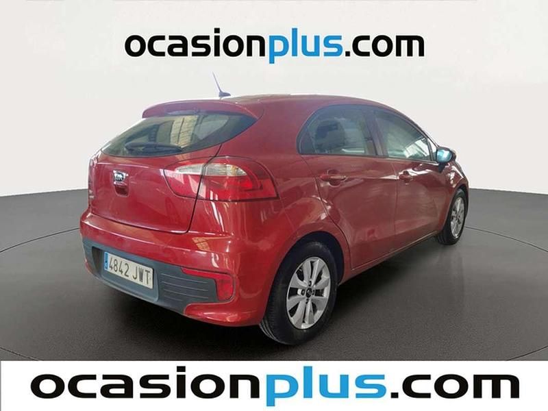 Usado Kia Rio 84 CV (61 kW) 2017 Rojo Utilitario
