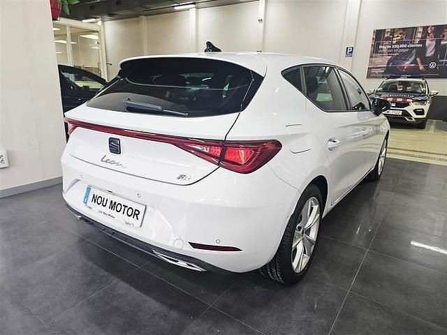 Usado Seat Leon FR 150 CV (110 kW) 2021 Blanco Berlina