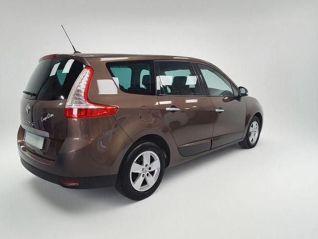 Usado Renault Scénic III Dynamique 130 CV (95 kW) 2011 Marrón Monovolumen