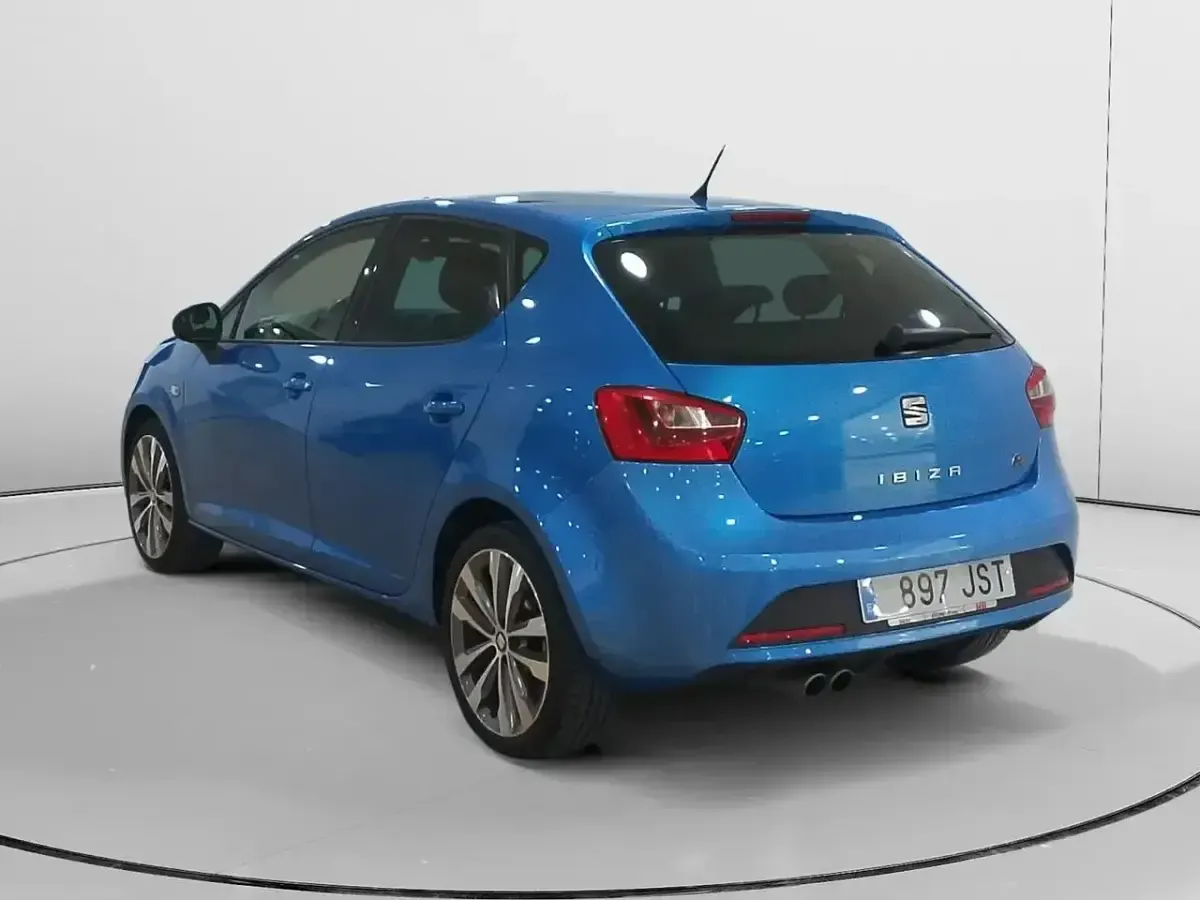 Usado Seat Ibiza Crono 110 CV (80 kW) 2016 Azul Berlina