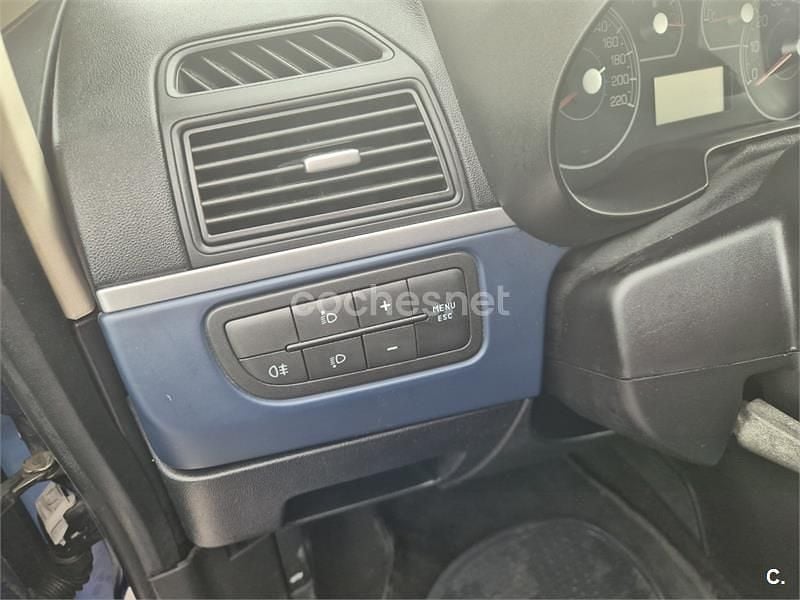 Usado Fiat Grande Punto Sport 90 CV (66 kW) 2007 Azul Utilitario