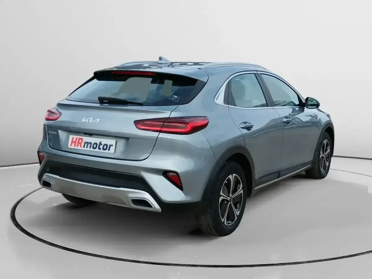 Usado Kia XCeed Active 141 CV (103 kW) 2022 Gris / plata SUV