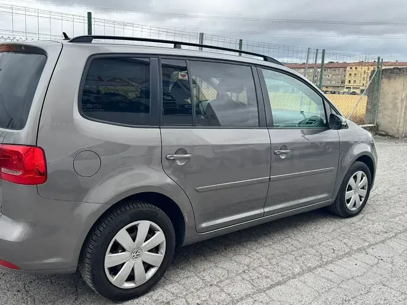 Usado VW Touran Edition 105 CV (77 kW) 2011 Beige Monovolumen