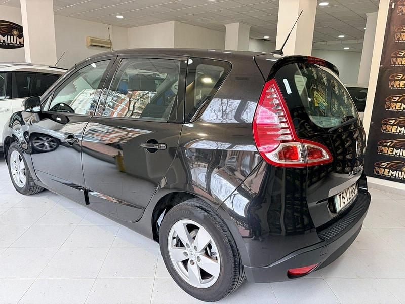 Usado Renault Scénic III Dynamique 105 CV (77 kW) 2010 Negro Monovolumen