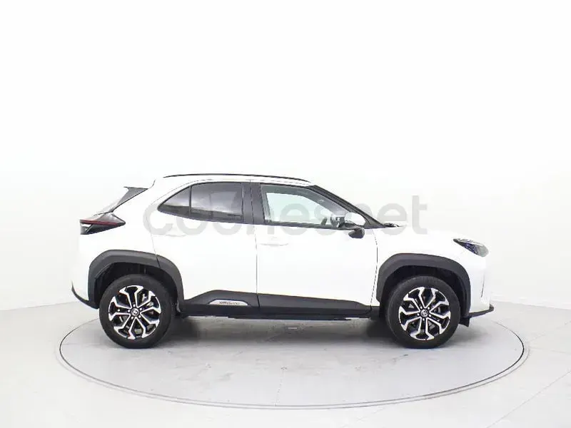 Usado Toyota Yaris Cross Active 130 CV (95 kW) 2025 Blanco SUV