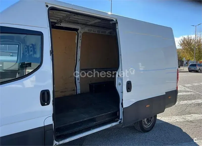 Usado Iveco Daily 146 CV (107 kW) 2012 Blanco Pickup/Camioneta