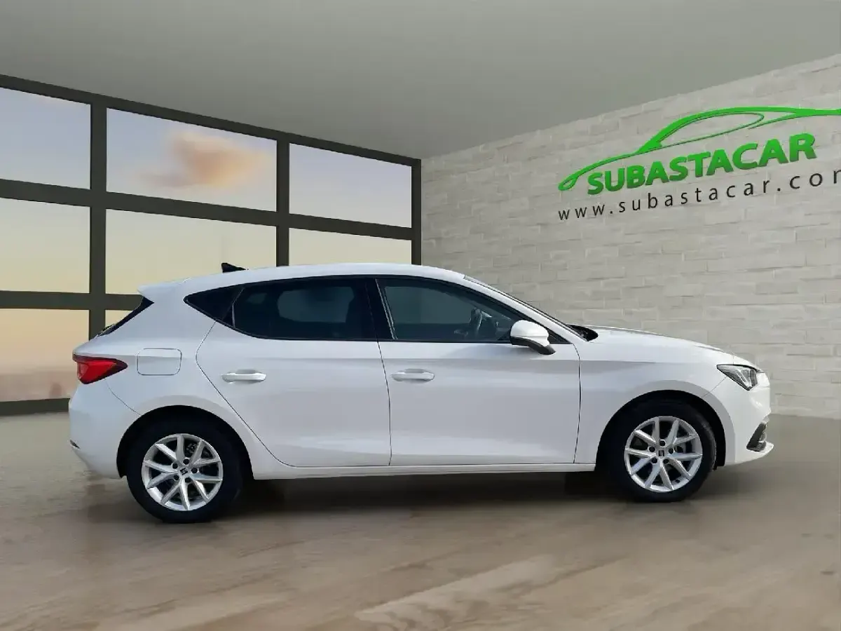 Begagnad Seat Leon Style 115 HK (84 kW) 2021 Vit