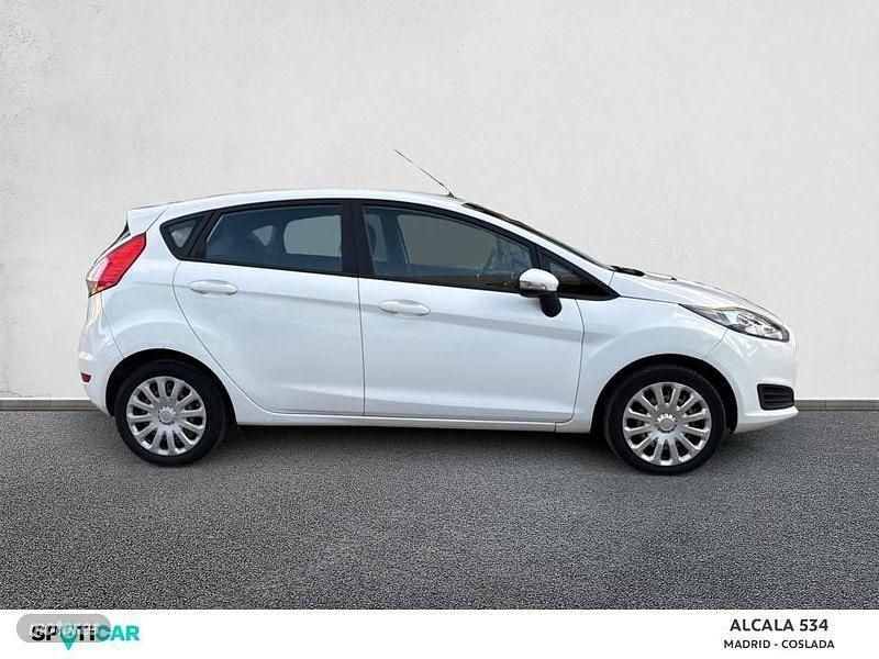 Usado Ford Fiesta Trend 75 CV (55 kW) 2015 Blanco Utilitario