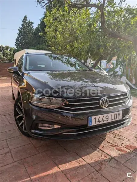 Usado VW Passat Executive 150 CV (110 kW) 2021 Negro Familiar