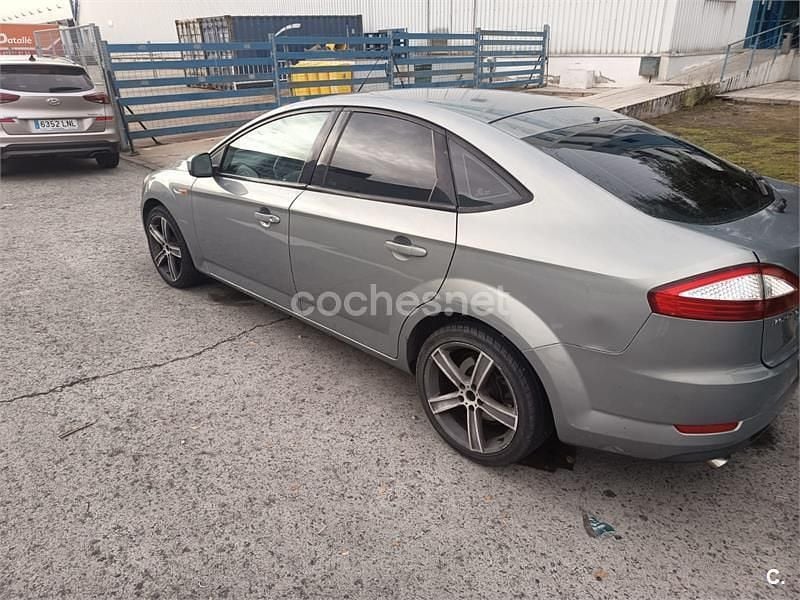 Usado Ford Mondeo Titanium 125 CV (91 kW) 2008 Gris / plata Berlina
