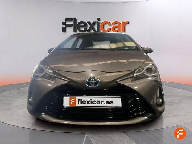 Usado Toyota Yaris Hybrid Active 100 CV (73 kW) 2022 Marrón