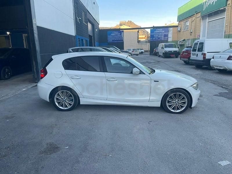 Usado BMW 118 Sport Line 143 CV (105 kW) 2011 Blanco Utilitario