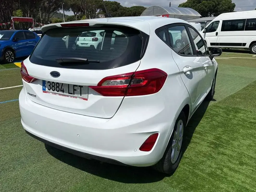 Usado Ford Fiesta Trend 75 CV (55 kW) 2020 Blanco Utilitario