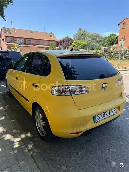 Usado Seat Ibiza Reference 100 CV (73 kW) 2007 Amarillo Utilitario