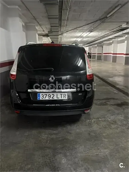 Usado Renault Scénic III Bose Edition 110 CV (80 kW) 2014 Negro Monovolumen