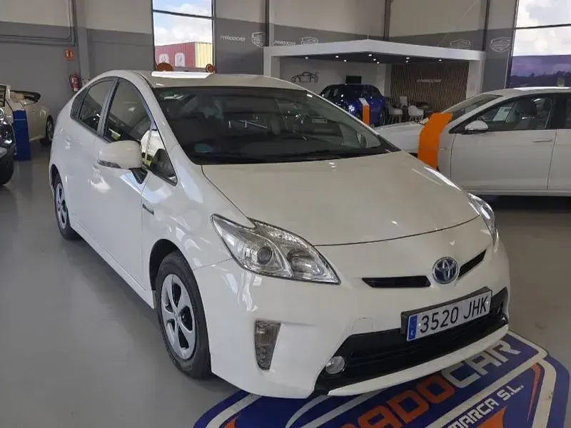 Usado Toyota Prius Advance 136 CV (100 kW) 2015 Blanco Berlina