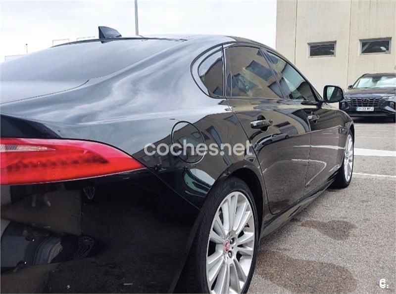 Usado Jaguar XF Sportbrake R-Sport 180 HP (132 kW) 2016 Preto Carrinha