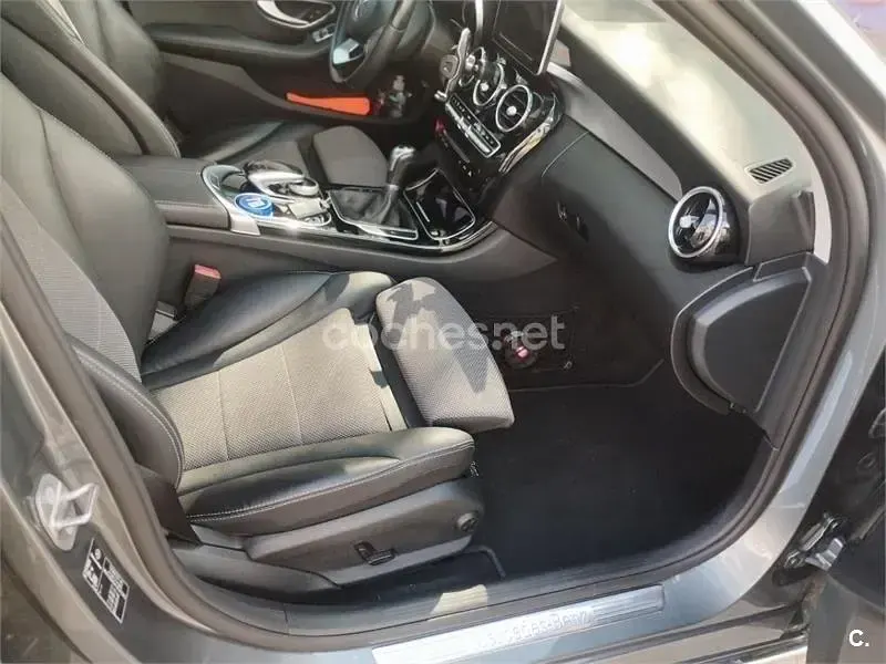 Usado Mercedes C220 Avantgarde 170 CV (125 kW) 2016 Gris / plata Berlina