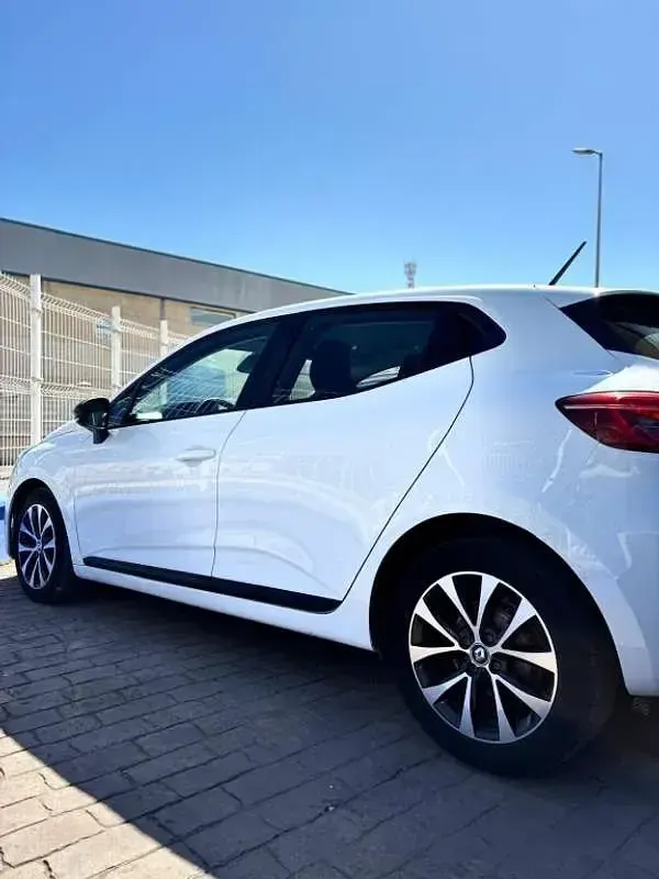 Usado Renault Clio Intens 101 CV (74 kW) 2023 Blanco Utilitario