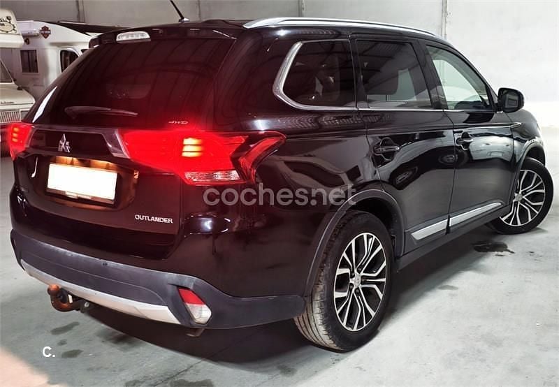 Usado Mitsubishi Outlander 150 CV (110 kW) 2017 Negro SUV