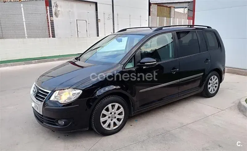 Usado VW Touran Edition 105 CV (77 kW) 2010 Negro Monovolumen