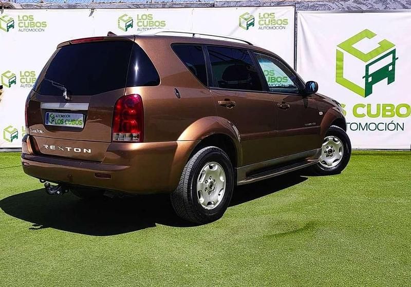 Usado Ssangyong (KGM) Rexton 120 CV (88 kW) 2004 Marrón SUV