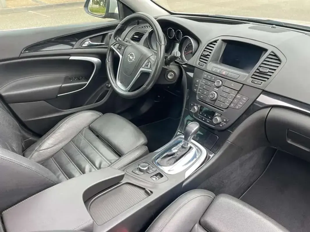 Usado Opel Insignia Excellence 160 CV (117 kW) 2012 Beige Familiar