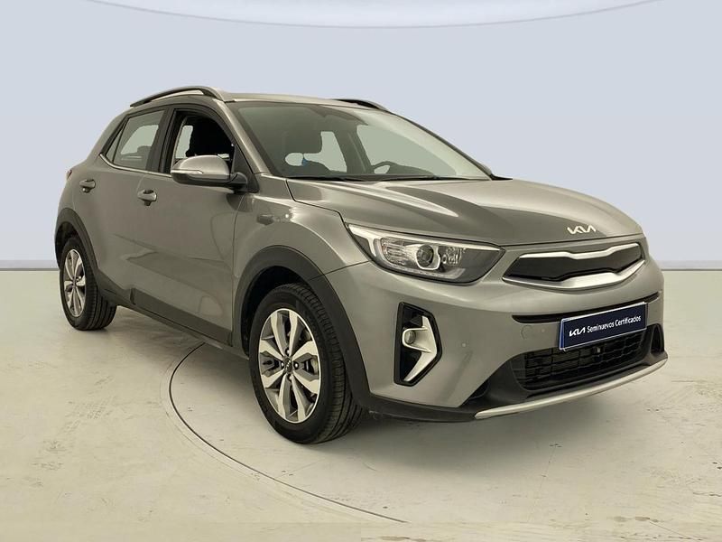 Usado Kia Stonic 100 CV (73 kW) 2025 Gris SUV