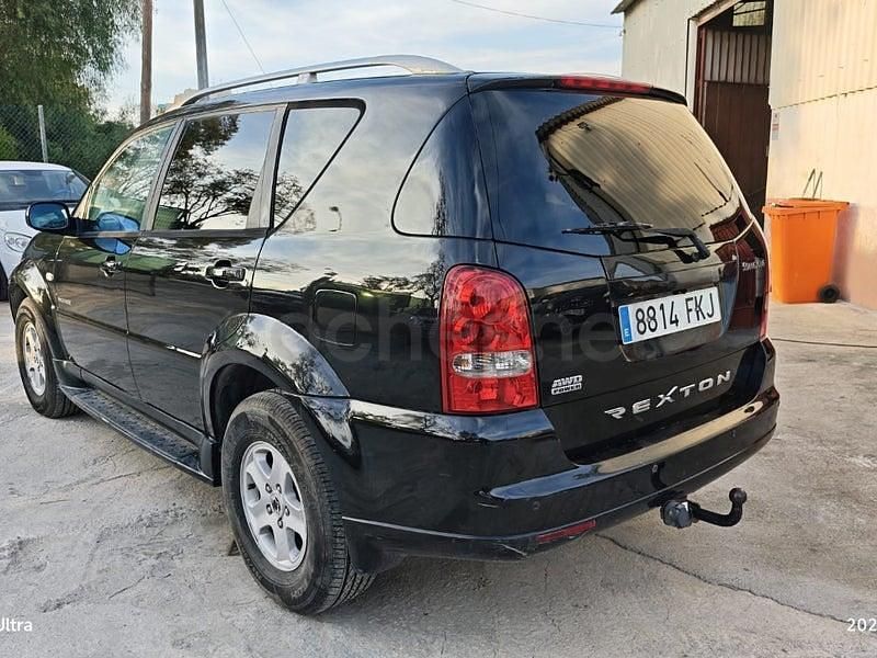 Usado Ssangyong (KGM) Rexton II Limited 165 CV (121 kW) 2007 Negro SUV