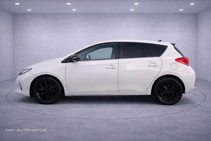 Usado Toyota Auris 132 CV (97 kW) 2015 Blanco Berlina