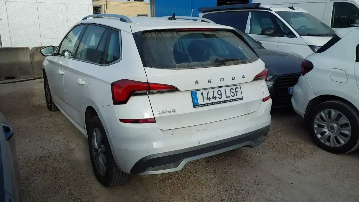 Usado Skoda Kamiq Ambition 110 CV (80 kW) 2021 Blanco SUV