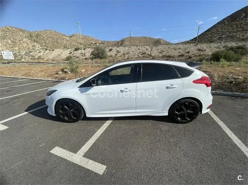 Usado Ford Focus ST 185 CV (136 kW) 2016 Blanco Berlina