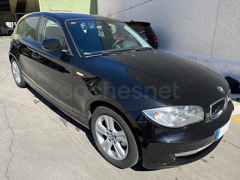 Usado BMW 118 Advantage 143 CV (105 kW) 2010 Negro Utilitario
