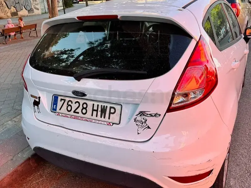Usado Ford Fiesta Trend 100 CV (73 kW) 2014 Blanco Utilitario