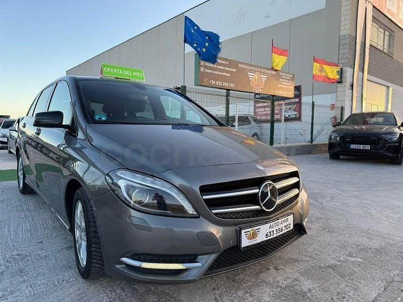 Usado Mercedes B200 AMG line 136 CV (100 kW) 2014 Gris / plata Monovolumen