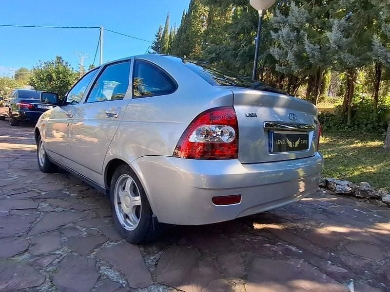 Usado Lada Priora 98 CV (72 kW) 2015 Gris / plata Berlina